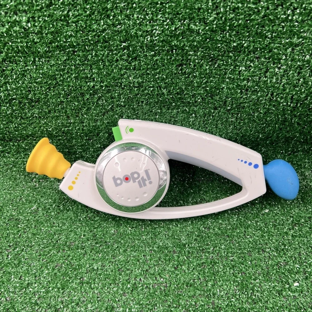 Hasbro Bop It!‎ Electronic Game for Kids 2008 01091
